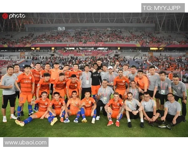 球迷与足球明星亲密合影瞬间记录梦想与激情交汇的美好时刻 球迷与足球明星亲密合影瞬间记录梦想与激情交汇的美好时刻