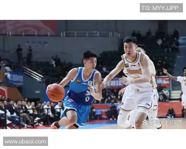 篮球明星背影勾勒青春梦想学生心中的偶像与奋斗之路